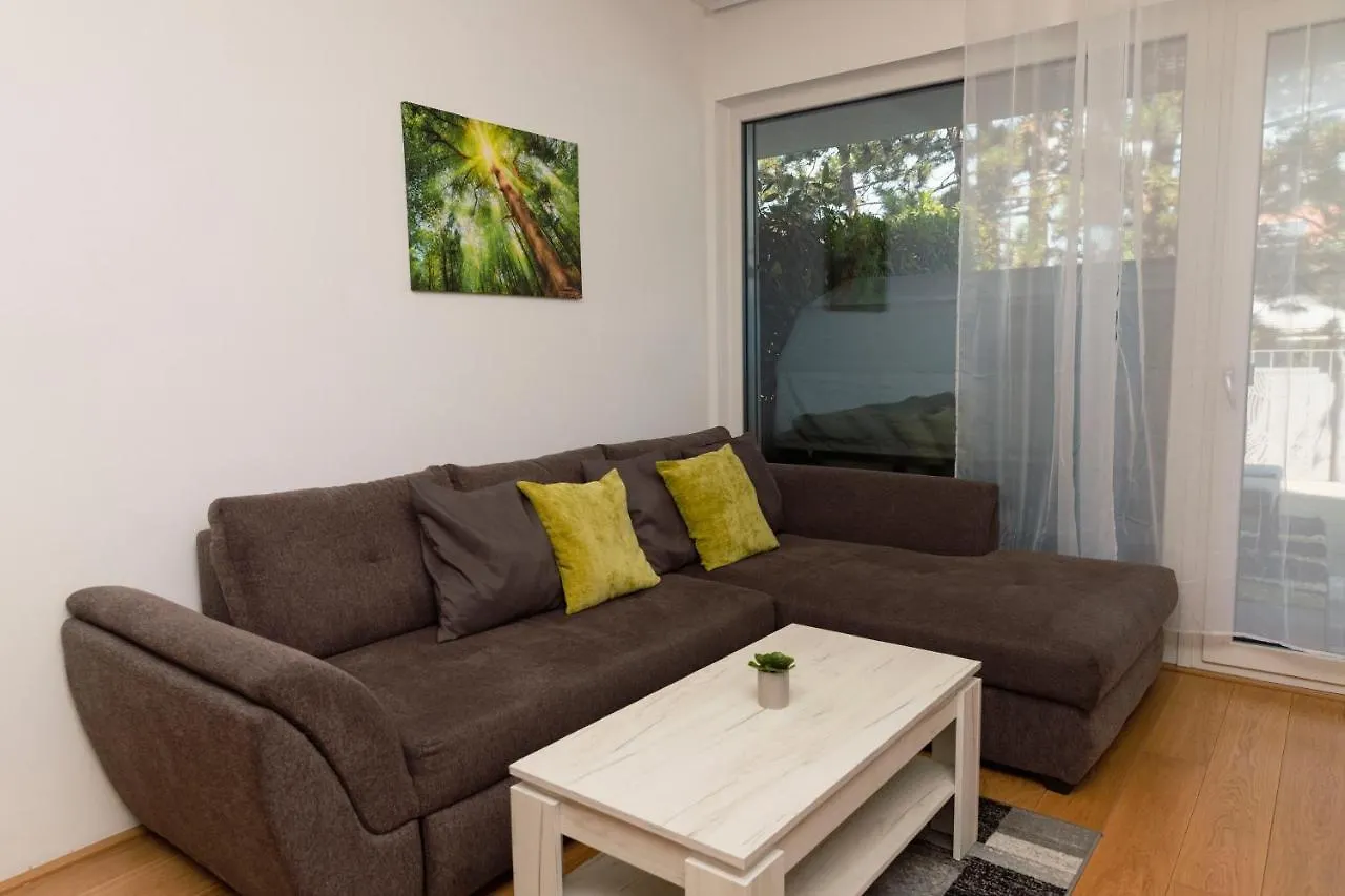 Pool And Hot Tub - Romantic Hideaway Apartment Vienna