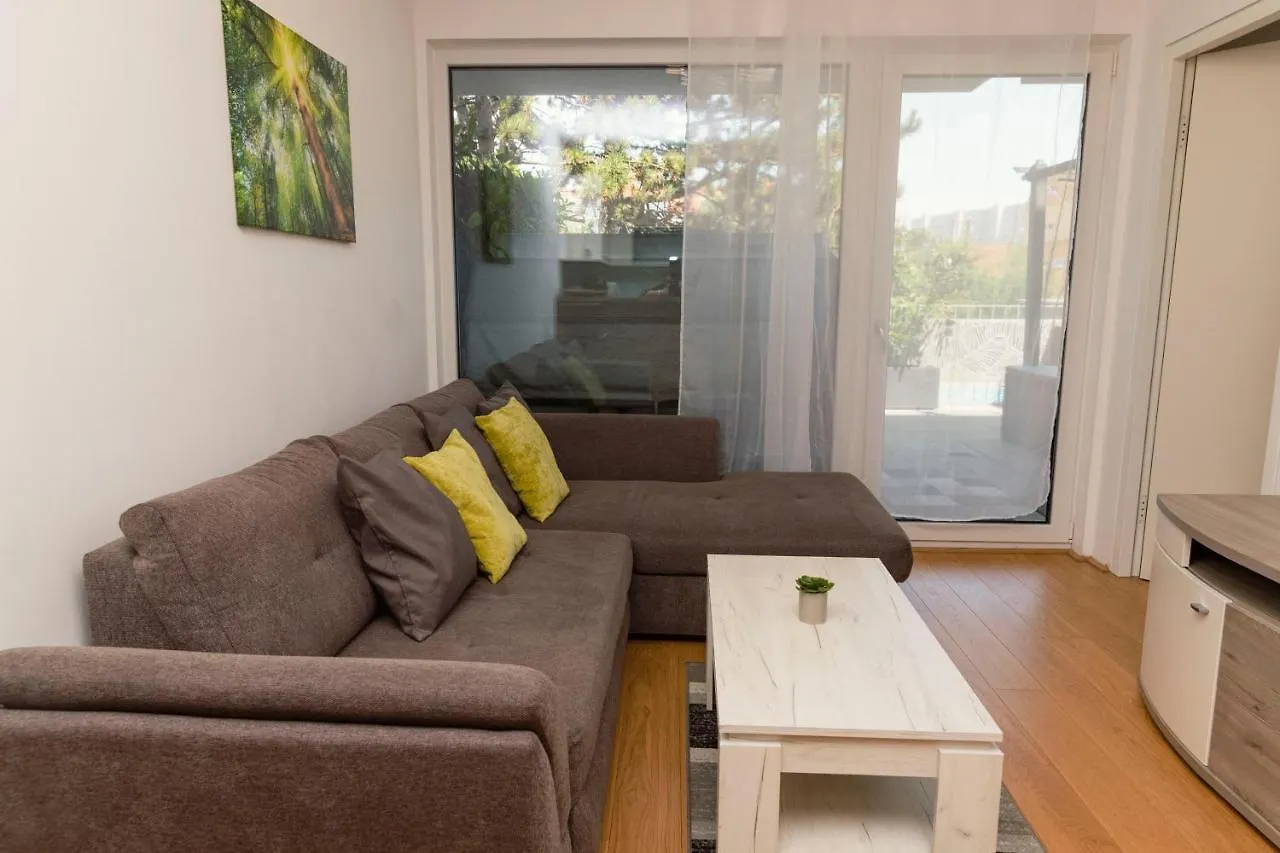 Pool And Hot Tub - Romantic Hideaway Apartment Vienna