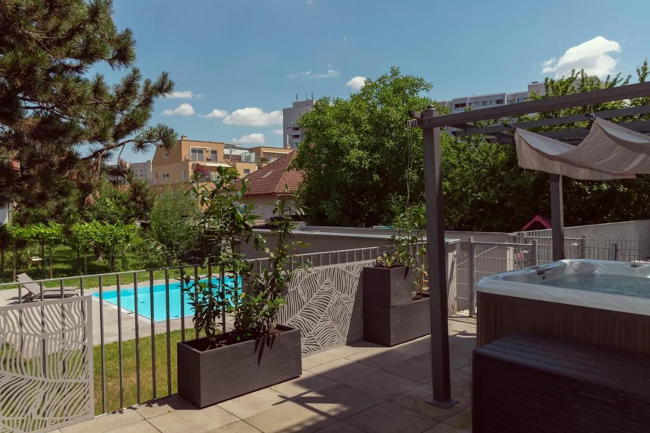 Pool And Hot Tub - Romantic Hideaway Apartment Vienna 0*,