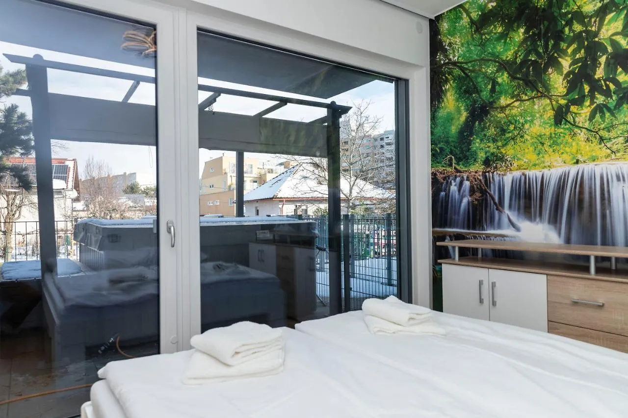 Pool And Hot Tub - Romantic Hideaway Apartment Vienna