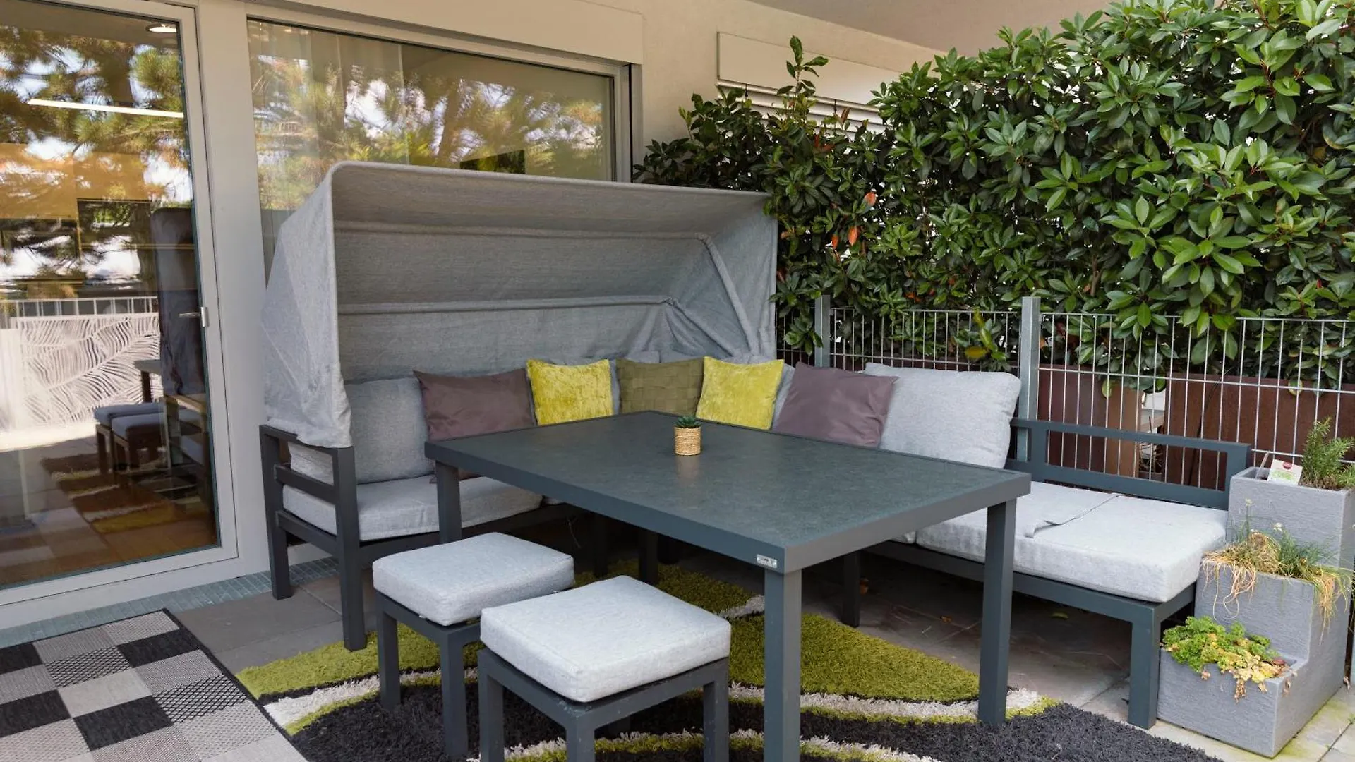 Pool And Hot Tub - Romantic Hideaway Apartment Vienna